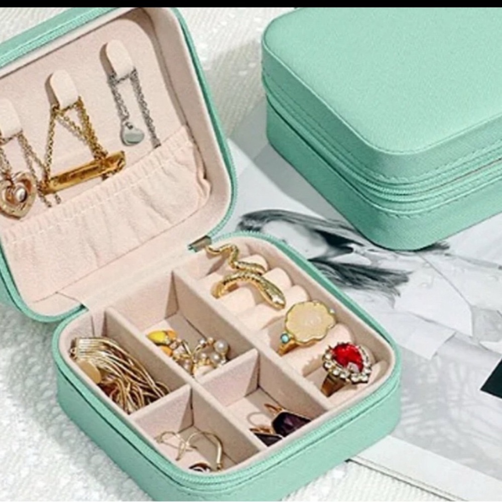 Tiffany BLUE JEWELRY Box & Ring (1 COMPLEMENTARY Random Ring included)